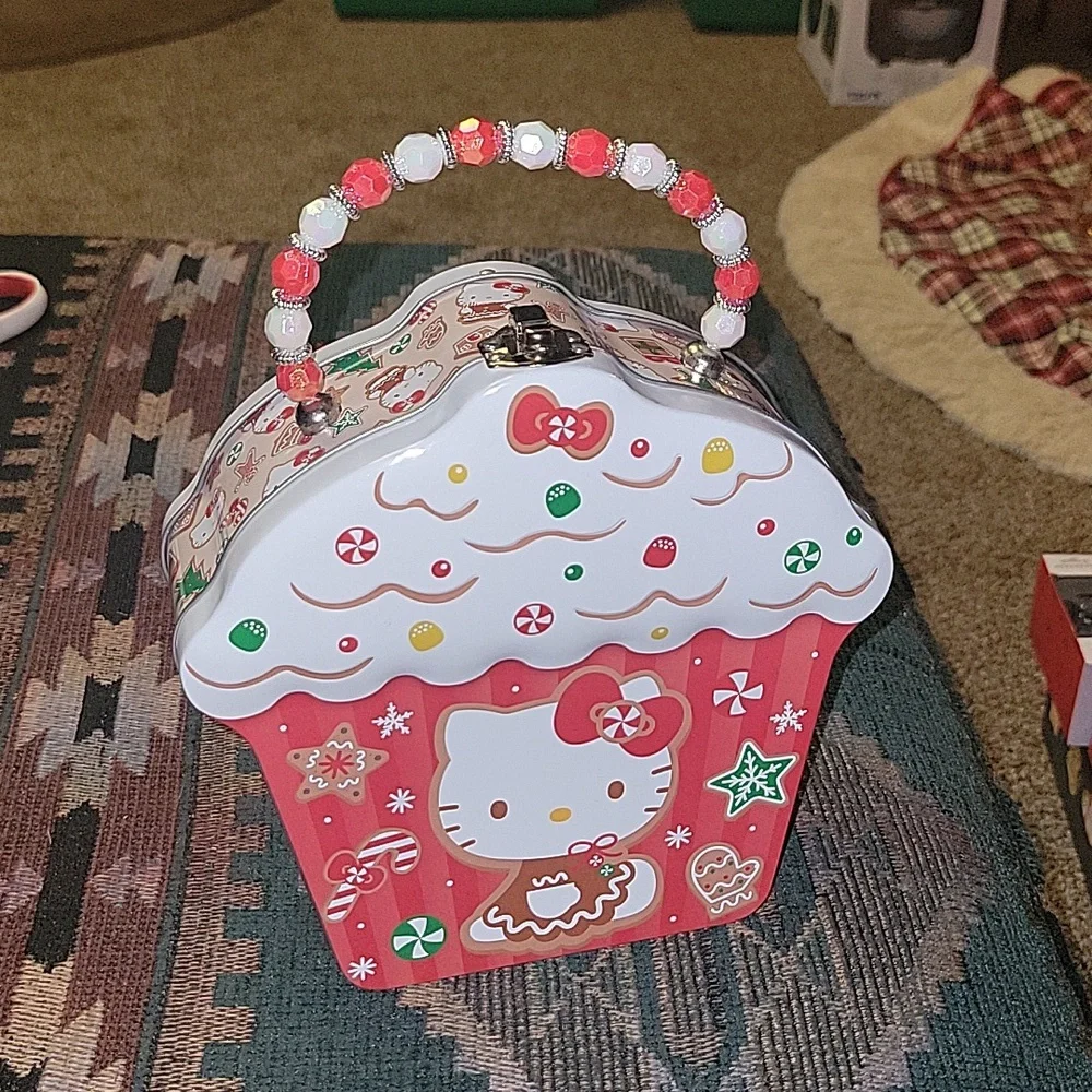Hello Kitty cupcake storage container